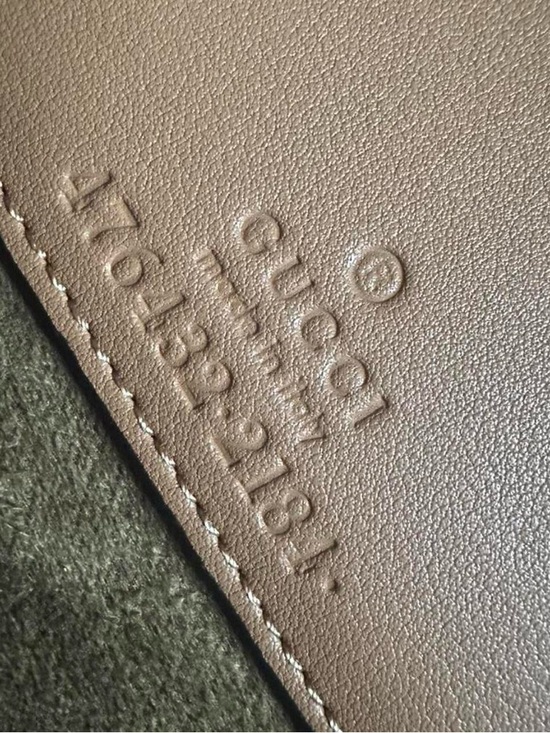 Gucci Beige GG Supreme Shoulder Bag with Silver Hardware - Picture 4 of 4